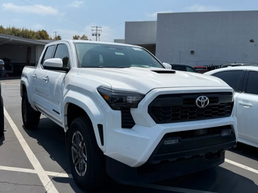 2024 Toyota Tacoma TRD Sport 4x4 Double Cab photo 1