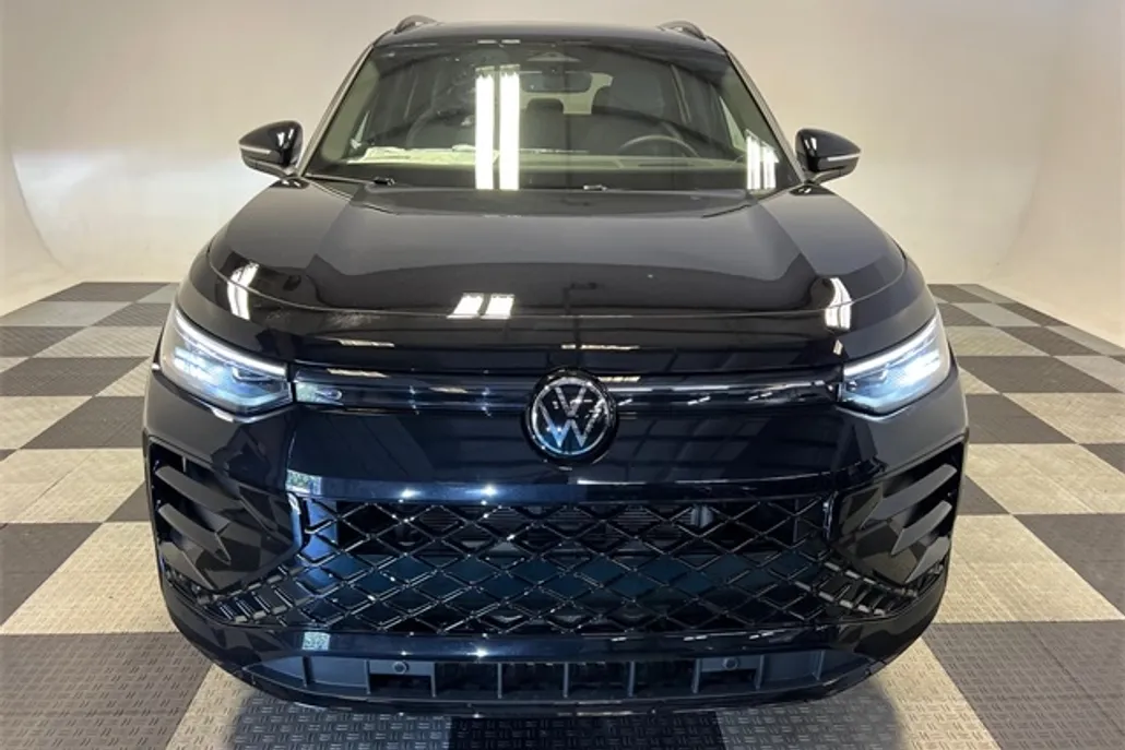 2025 Volkswagen Tiguan SE R-Line Black photo 1