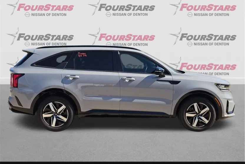 2022 Kia Sorento EX photo 1