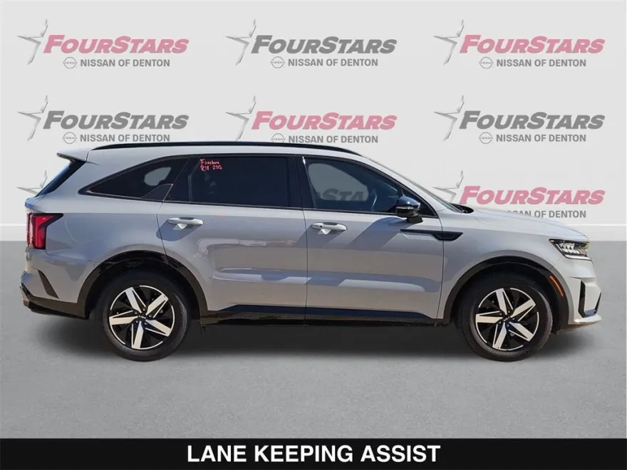 2022 Kia Sorento EX photo 1