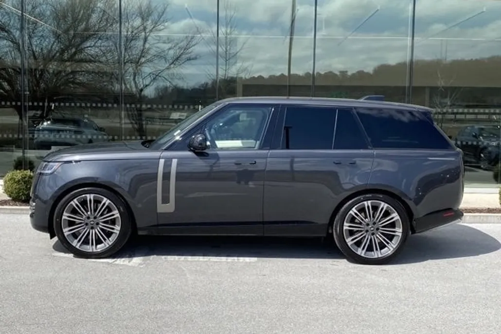 2025 Land Rover Range Rover SE photo 1