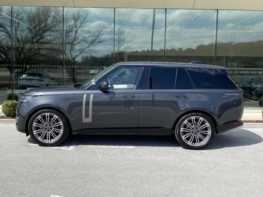 2025 Land Rover Range Rover SE photo 1
