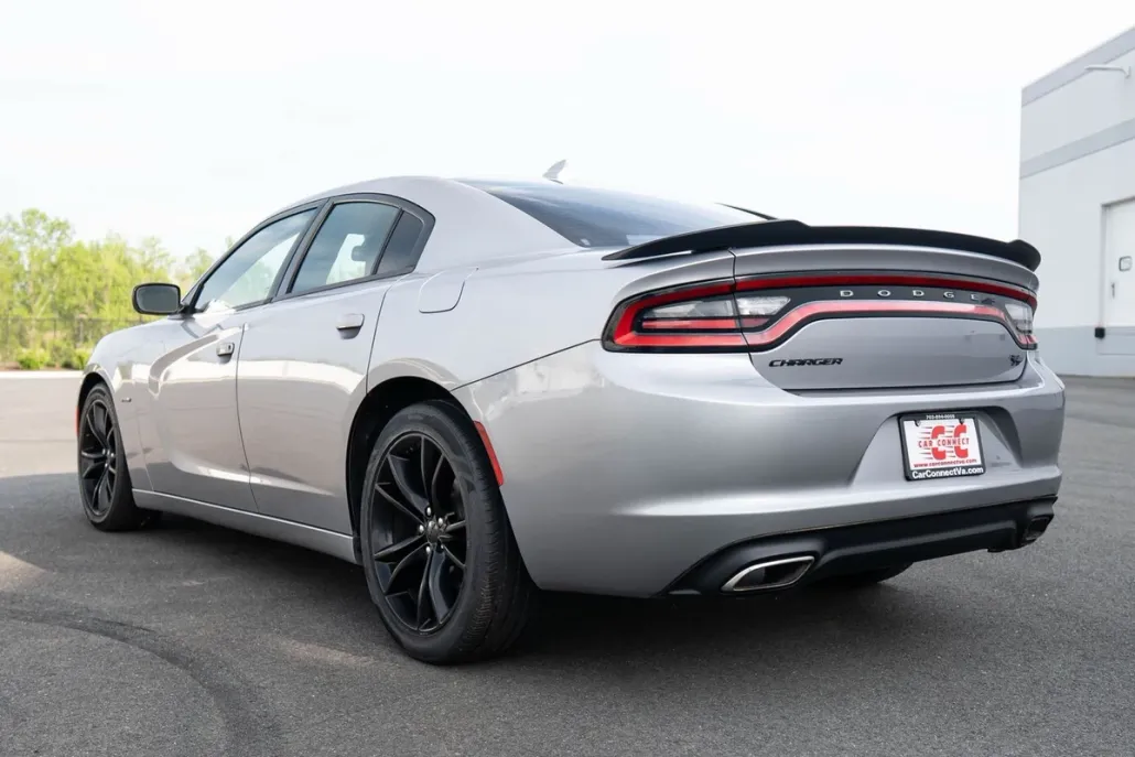 2016 Dodge Charger R/T photo 1