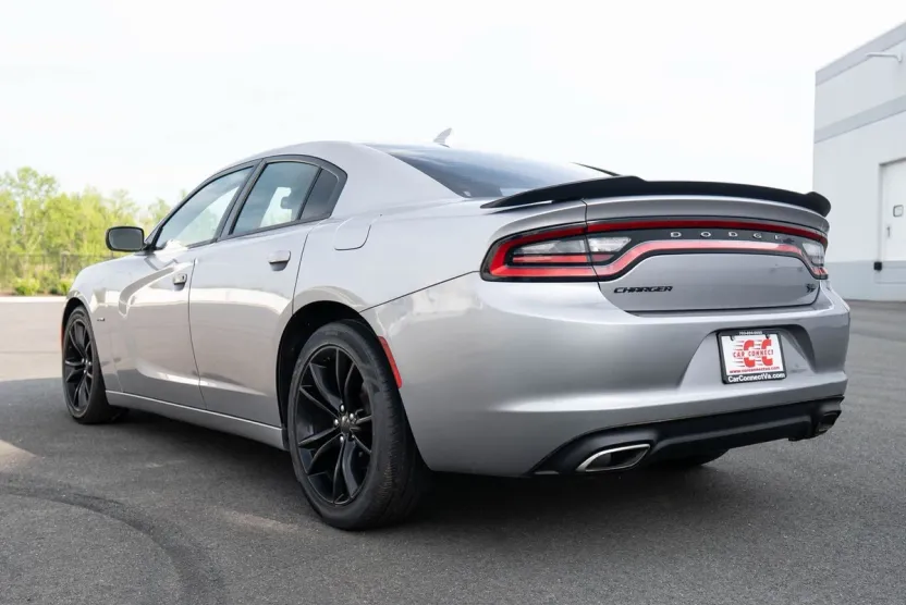2016 Dodge Charger R/T photo 1