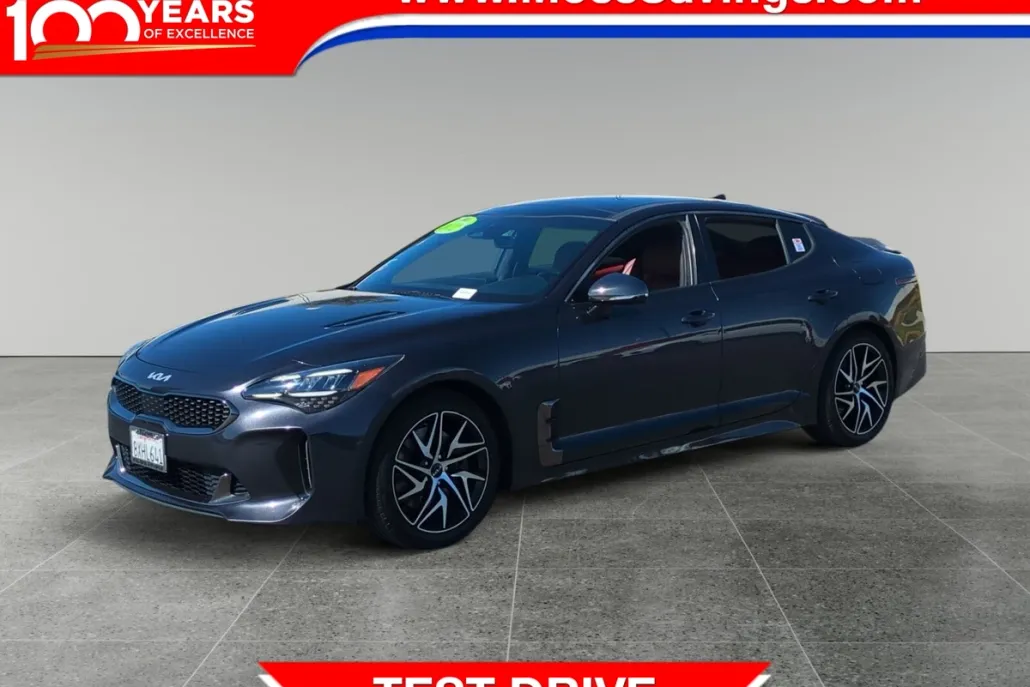 2022 Kia Stinger GT-Line photo 1