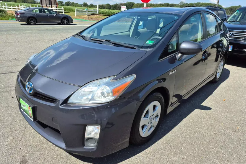 2011 Toyota Prius Two photo 1
