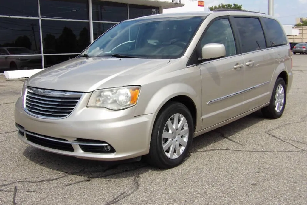 2015 Chrysler Town & Country Touring photo 1