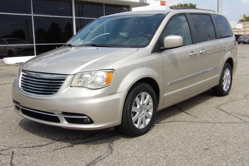 2015 Chrysler Town & Country Touring photo 1