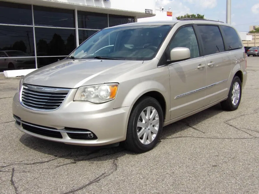 2015 Chrysler Town & Country Touring photo 1