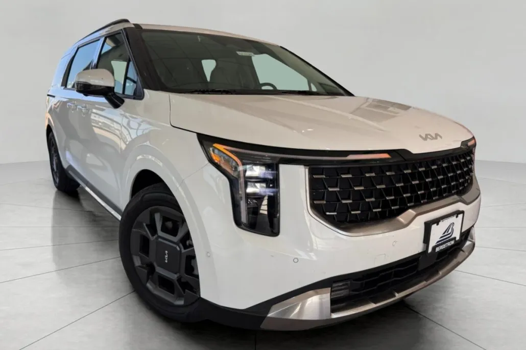 2025 Kia Carnival SX photo 1