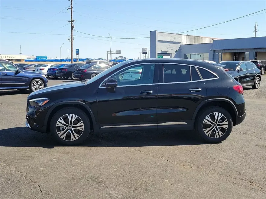 2025 Mercedes Benz GLA 250 photo 2