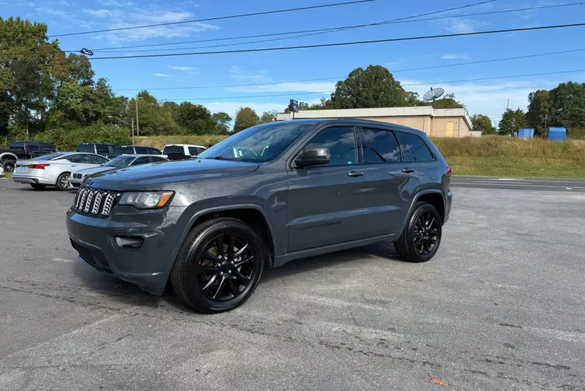 2018 Jeep Grand Cherokee Altitude photo 1