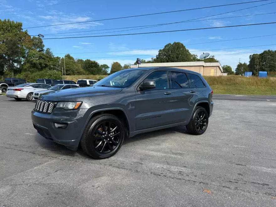 2018 Jeep Grand Cherokee Altitude photo 1