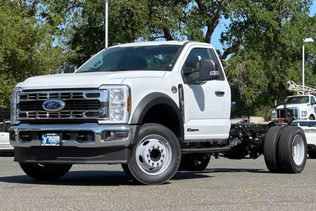 2025 Ford F-550 photo 1