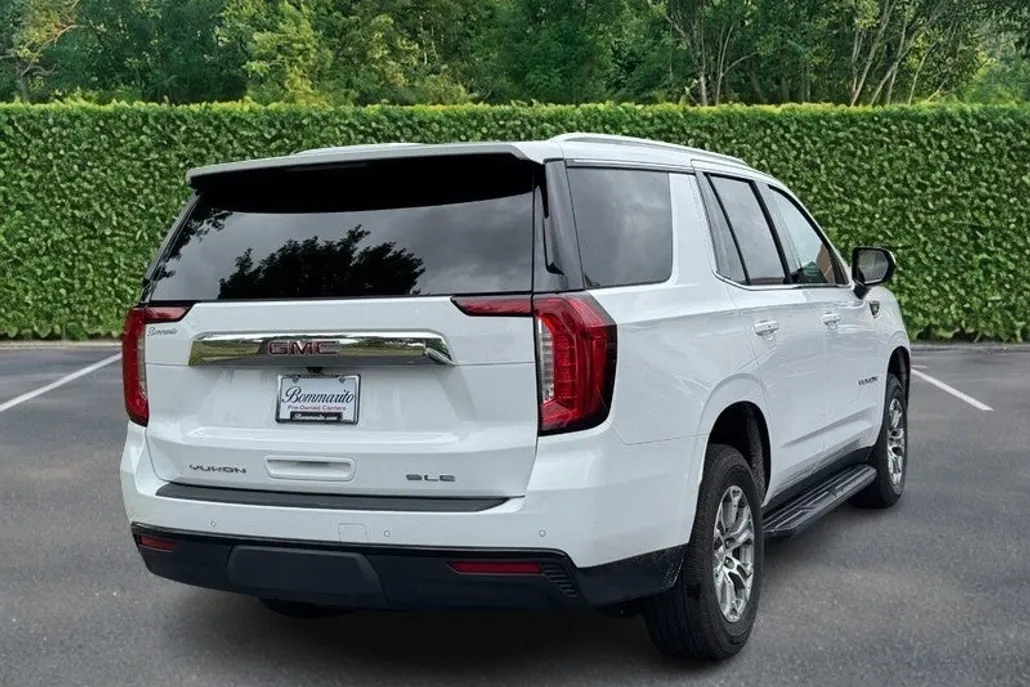 2022 Gmc Yukon SLE photo 1