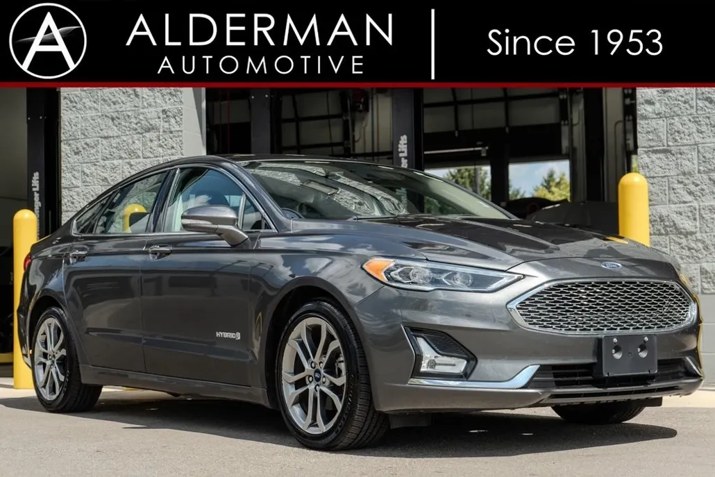2019 Ford Fusion Hybrid Titanium photo 1