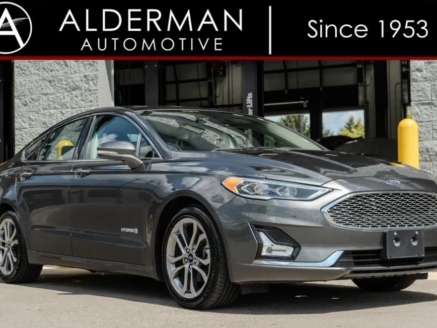 2019 Ford Fusion Hybrid Titanium photo 1