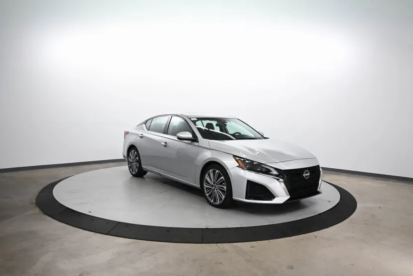 2023 Nissan Altima 2.5 SL photo 1