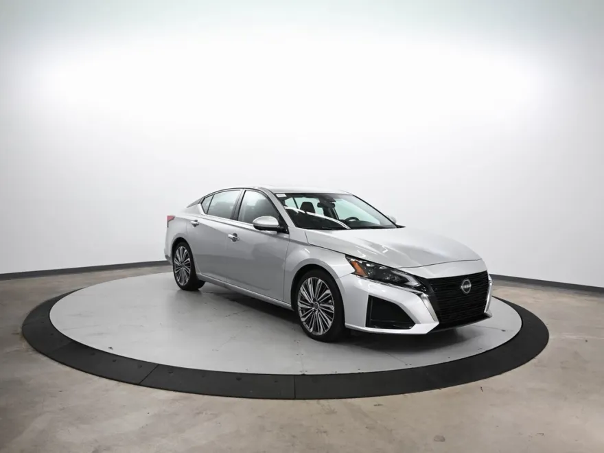 2023 Nissan Altima 2.5 SL photo 1