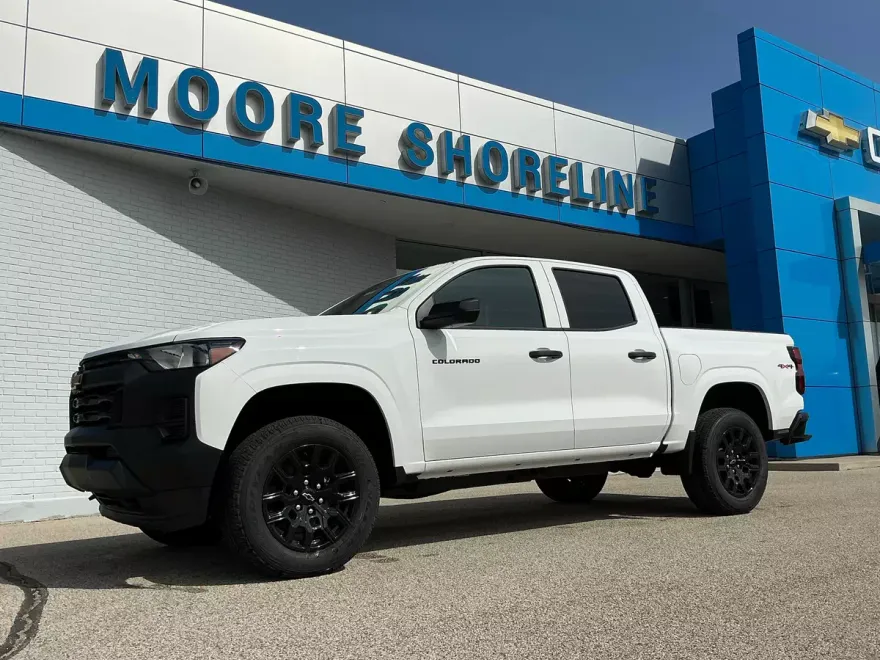 2025 Chevrolet Colorado LT photo 1