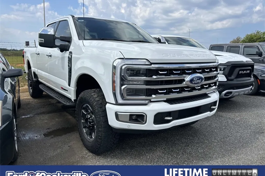 2024 Ford F-250 Platinum photo 1