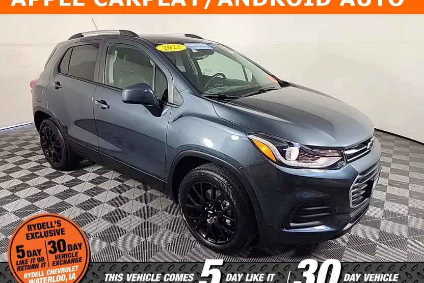 2022 Chevrolet Trax LT photo 1