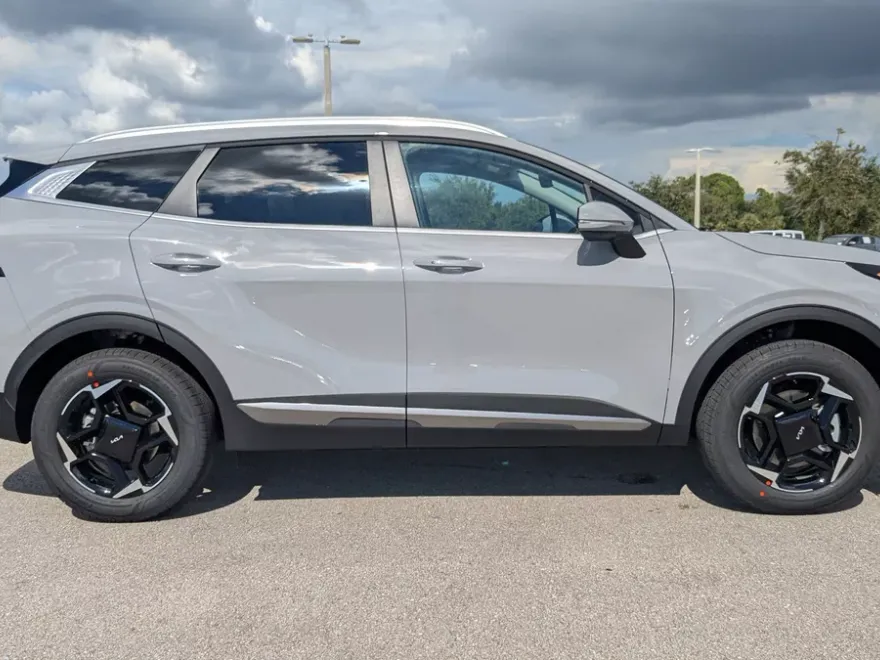 2026 Kia Sportage Hybrid EX photo 1