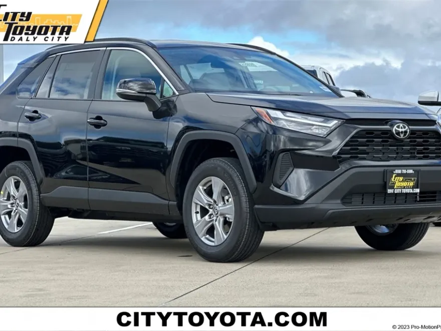 2025 Toyota RAV4 XLE photo 1