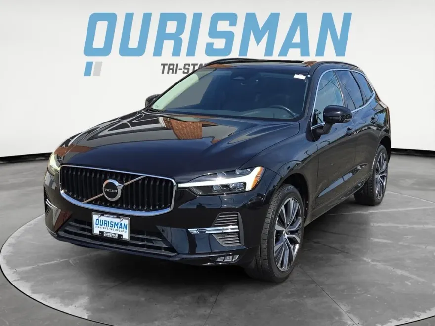 2022 Volvo XC60 B5 Momentum photo 1