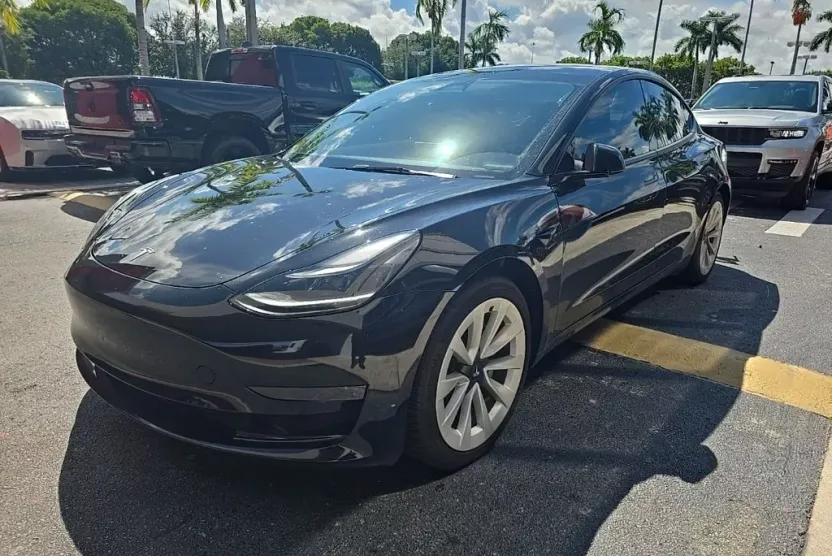 2023 Tesla Model 3 photo 1