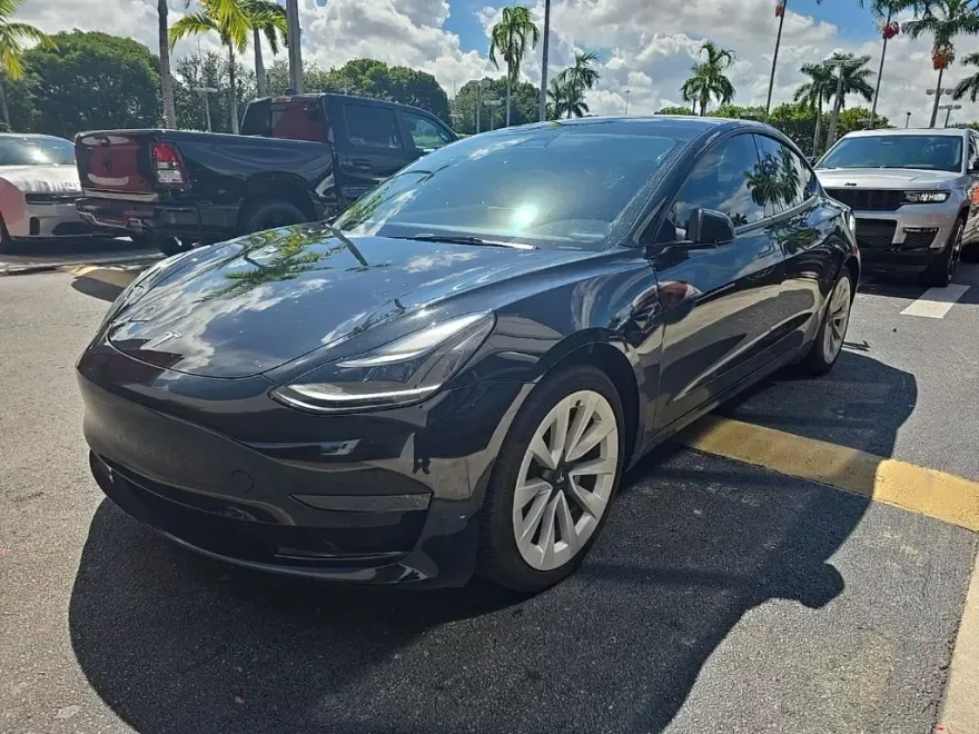 2023 Tesla Model 3 photo 1