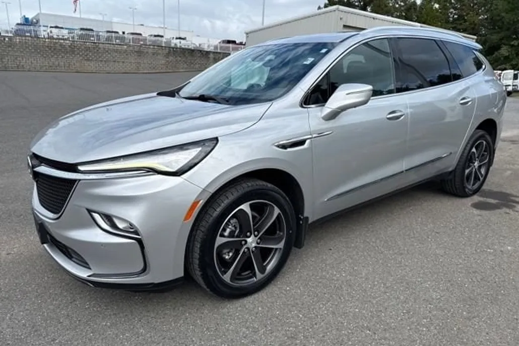 2022 Buick Enclave Essence photo 1