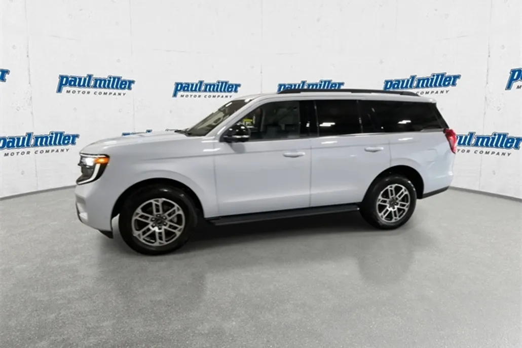 2025 Ford Expedition photo 1