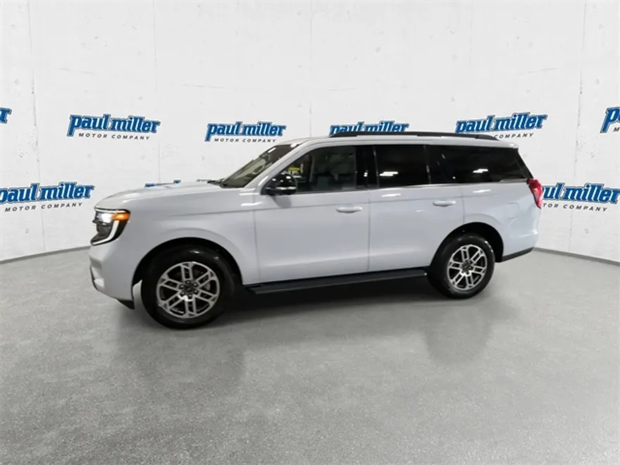 2025 Ford Expedition photo 1