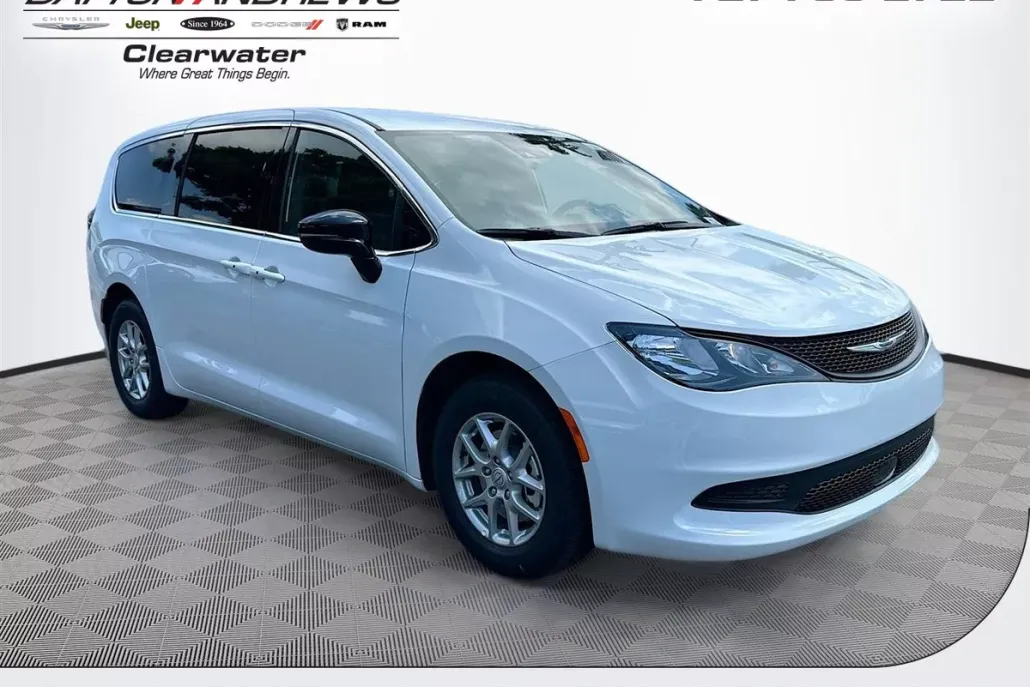 2026 Chrysler Voyager LX photo 1