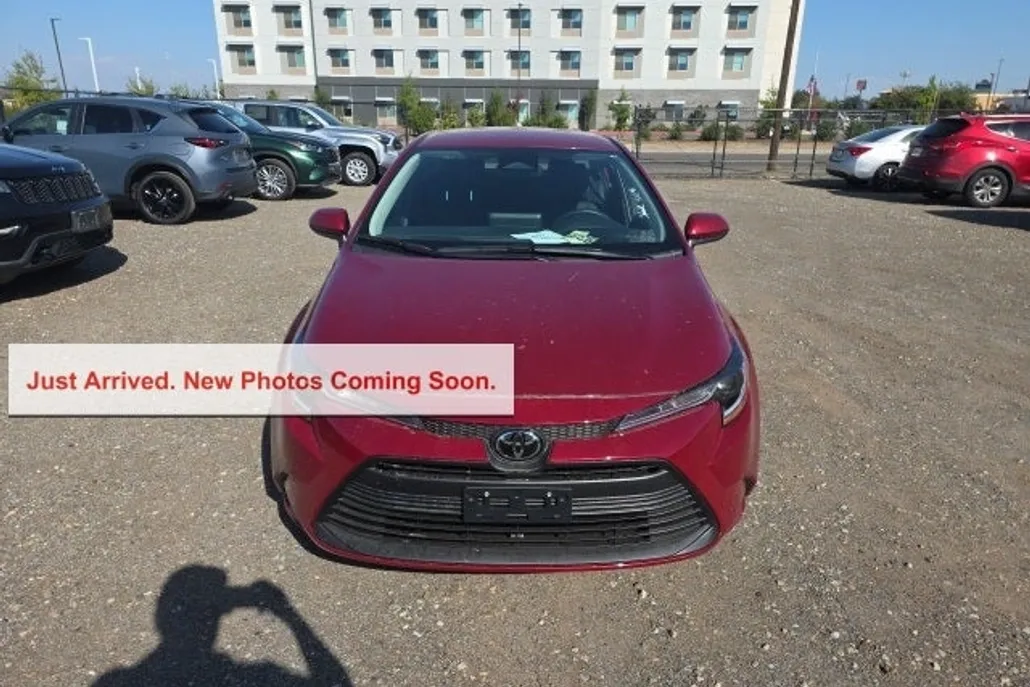 2025 Toyota Corolla LE photo 1