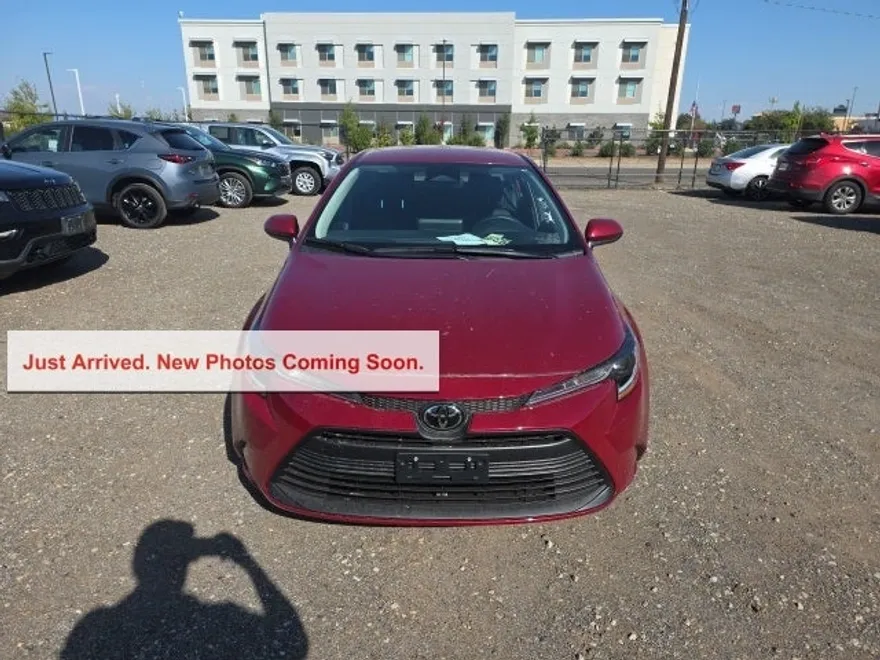 2025 Toyota Corolla LE photo 1