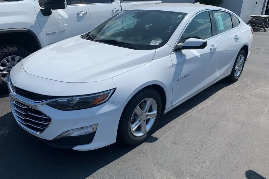 2023 Chevrolet Malibu 1LT photo 1