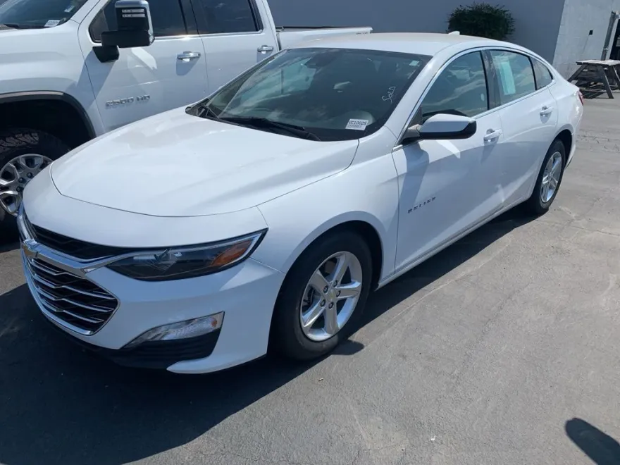 2023 Chevrolet Malibu 1LT photo 1