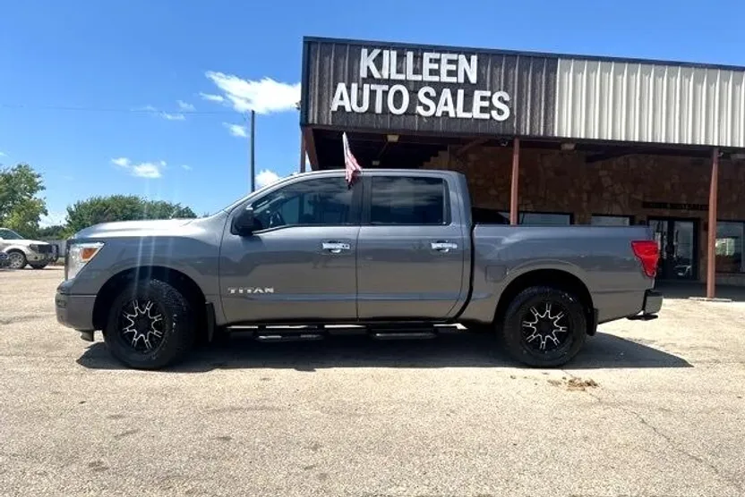 2021 Nissan Titan SV photo 1
