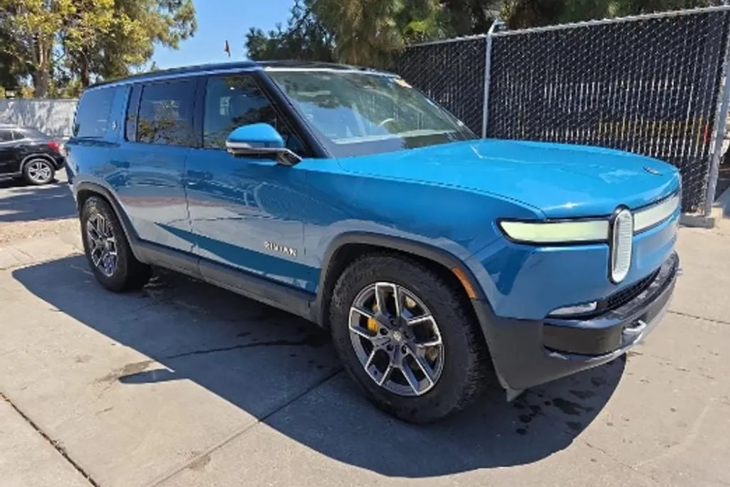 2023 Rivian R1S Adventure photo 1