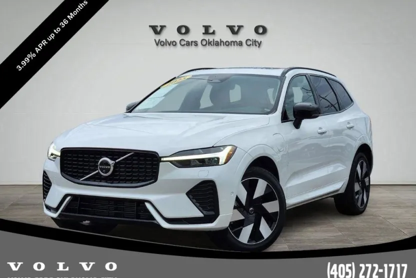 2025 Volvo XC60 Hybrid Plus photo 1