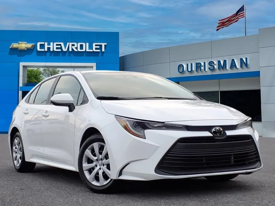 2025 Toyota Corolla LE photo 1