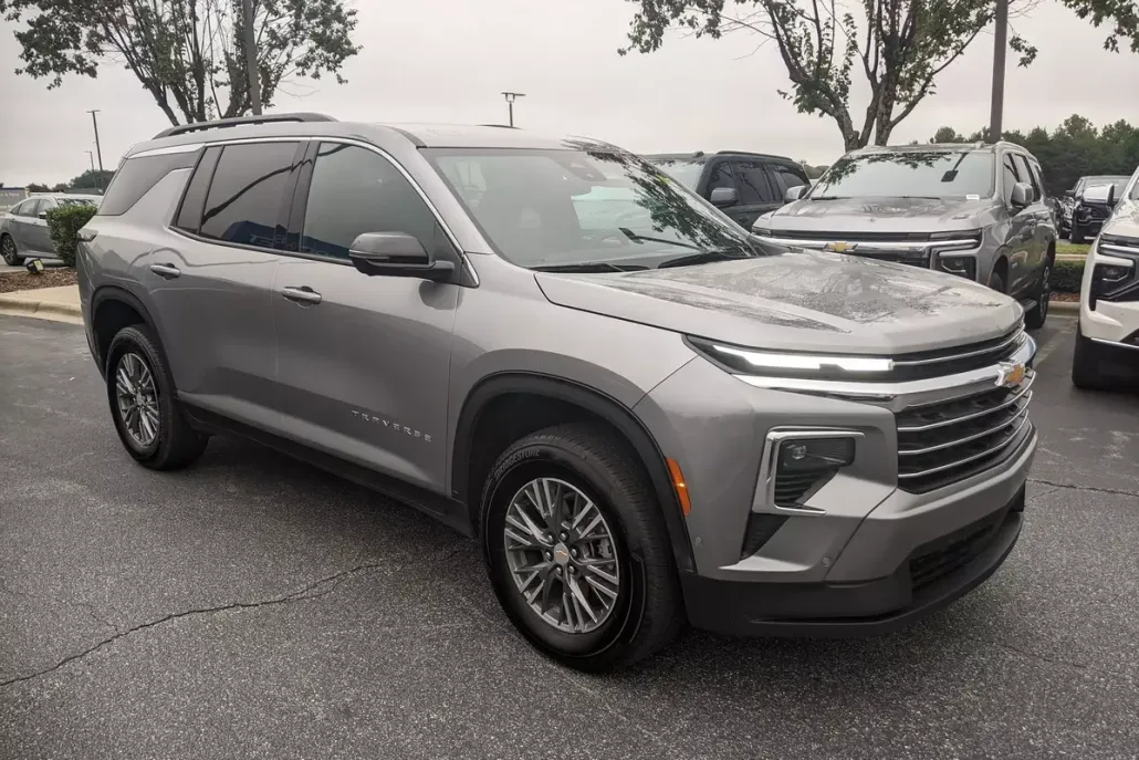2024 Chevrolet Traverse photo 1