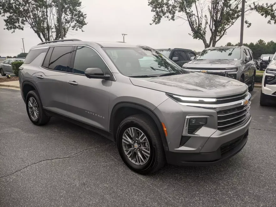 2024 Chevrolet Traverse photo 1