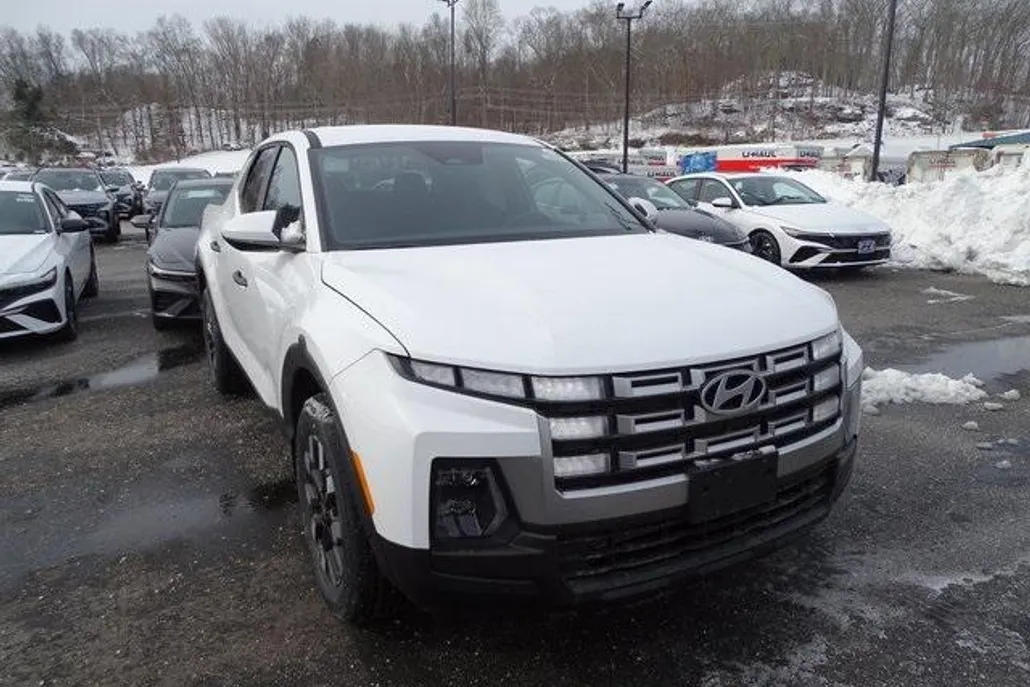 2025 Hyundai Santa Cruz SE photo 1