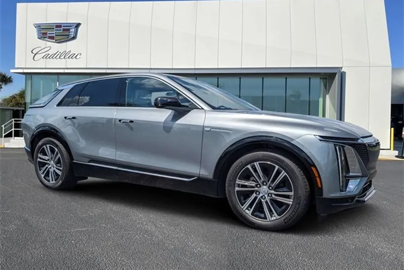 2024 Cadillac Lyriq Luxury photo 1