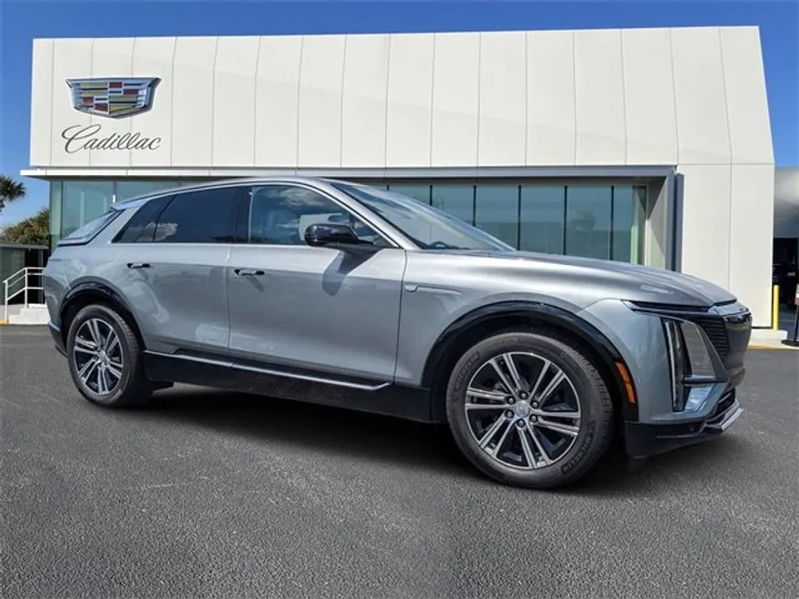 2024 Cadillac Lyriq Luxury photo 1