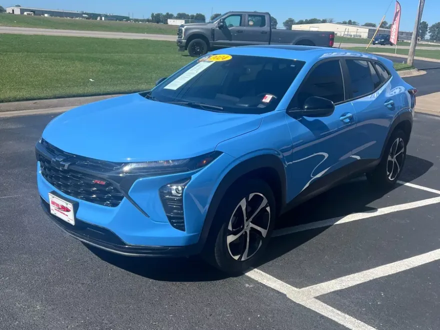 2024 Chevrolet Trax photo 1