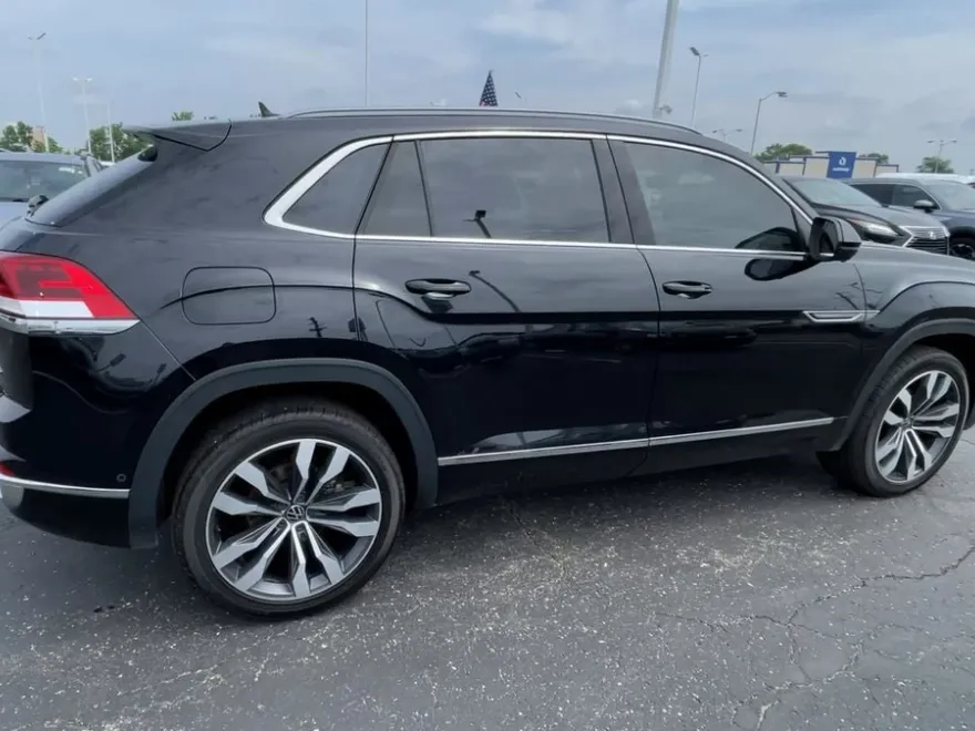 2022 Volkswagen Atlas Cross Sport V6 SEL Premium R-Line photo 1